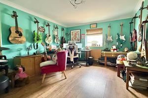 Downstairs Bed 4/Reception- click for photo gallery